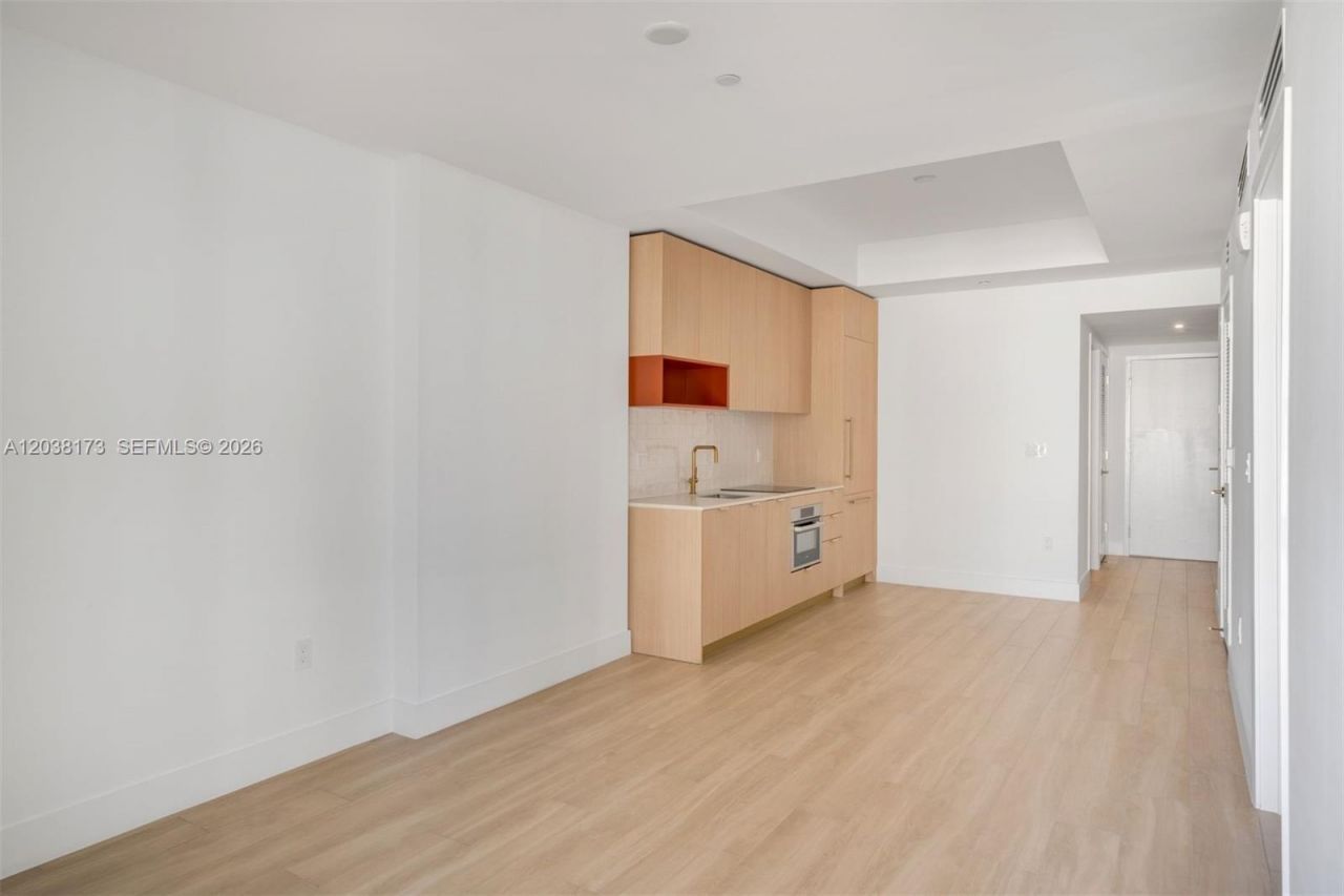 90 32 , Unit 503, Miami, FL 33131 Photo
