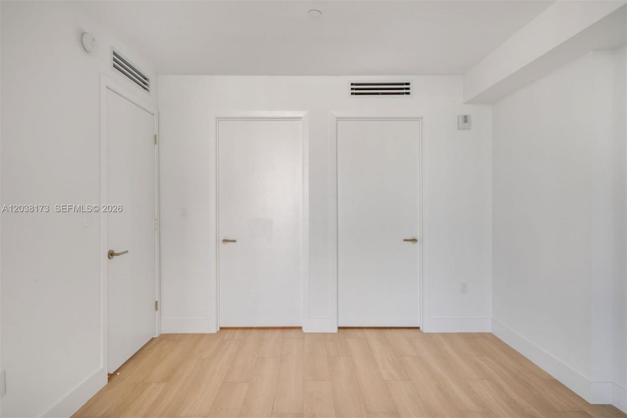 90 32 , Unit 503, Miami, FL 33131 Photo