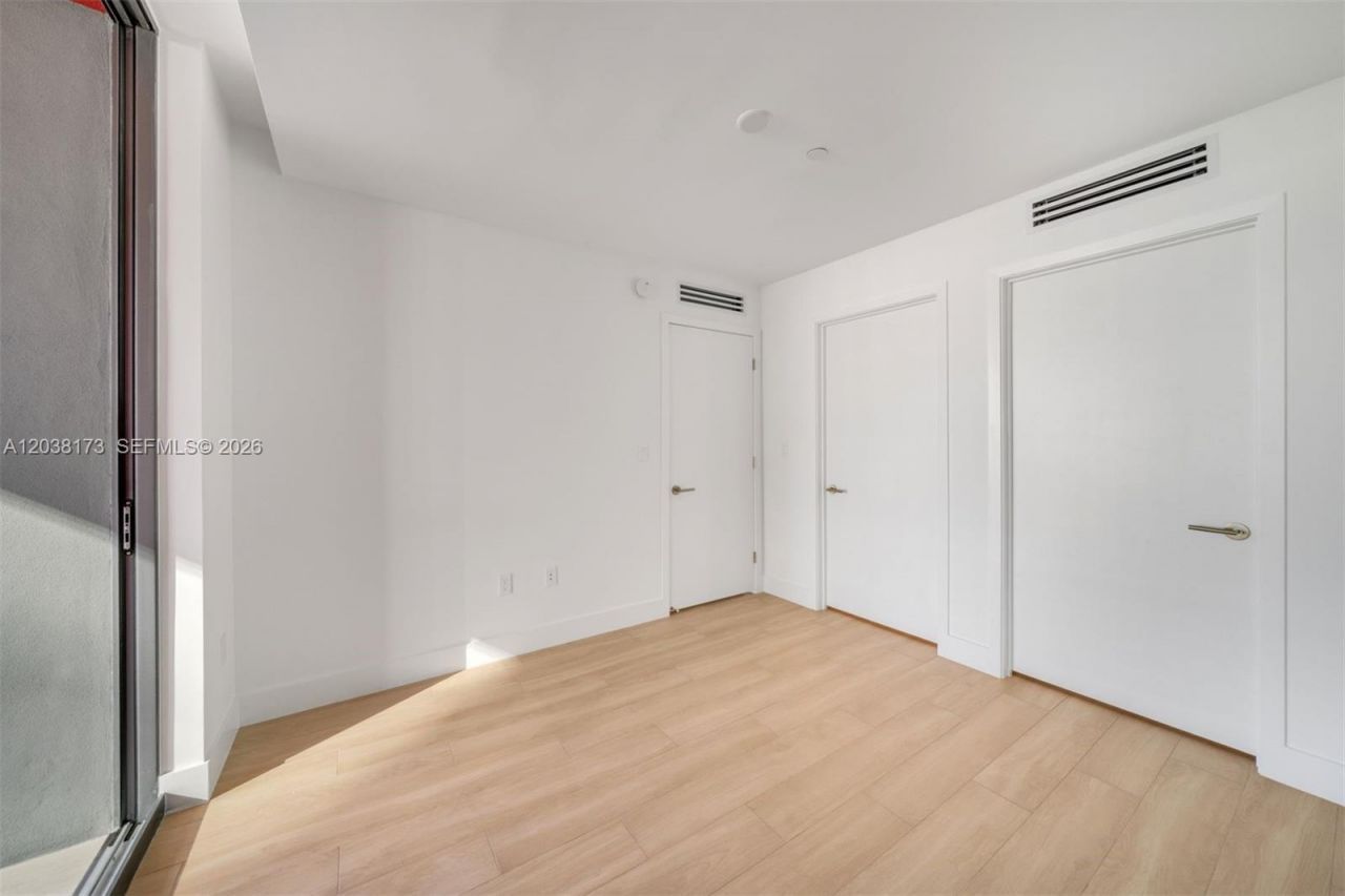 90 32 , Unit 503, Miami, FL 33131 Photo