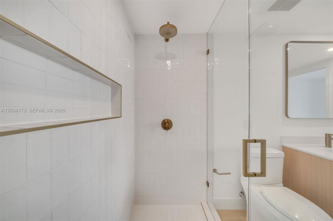90 32 , Unit 503, Miami, FL 33131 Photo
