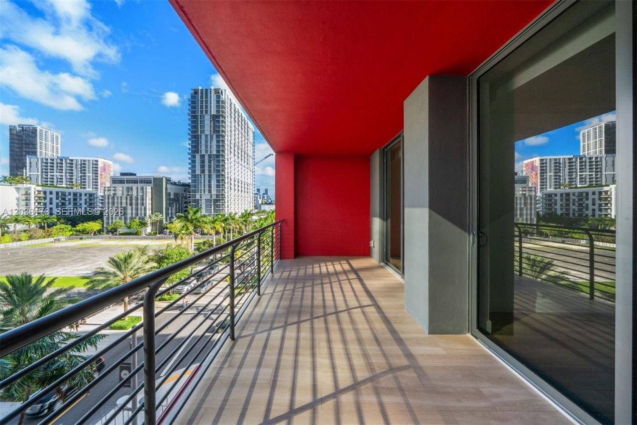 90 32 , Unit 503, Miami, FL 33131 Photo