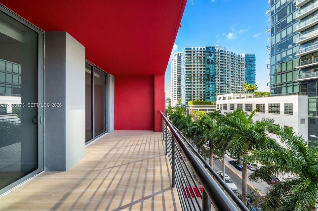 90 32 , Unit 503, Miami, FL 33131 Photo