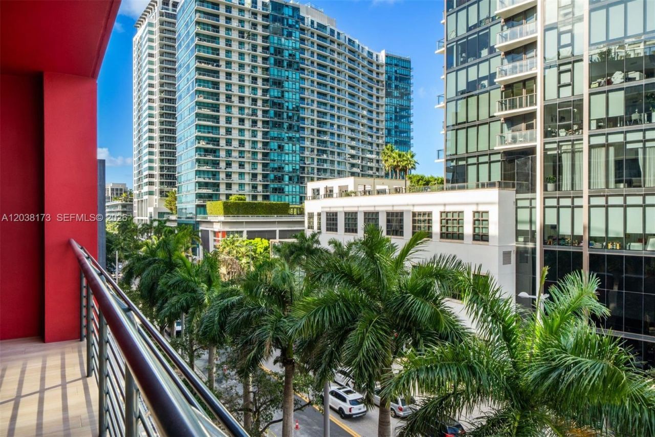90 32 , Unit 503, Miami, FL 33131 Photo