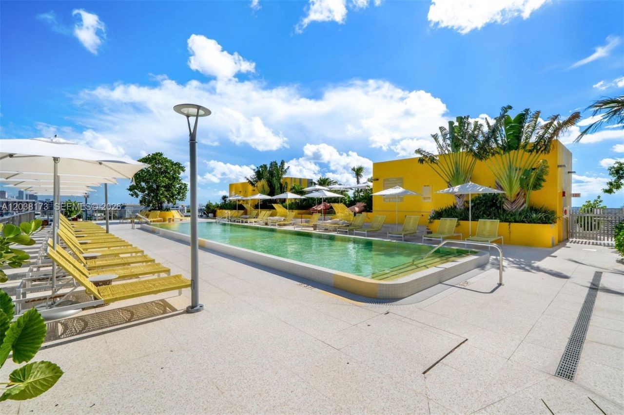 90 32 , Unit 503, Miami, FL 33131 Photo
