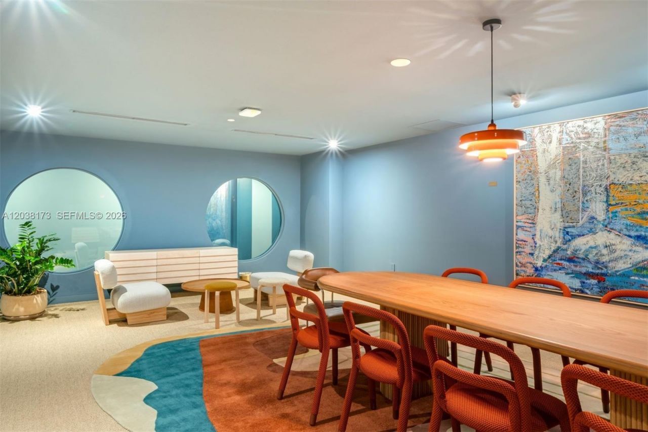 90 32 , Unit 503, Miami, FL 33131 Photo