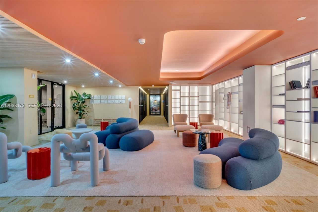 90 32 , Unit 503, Miami, FL 33131 Photo