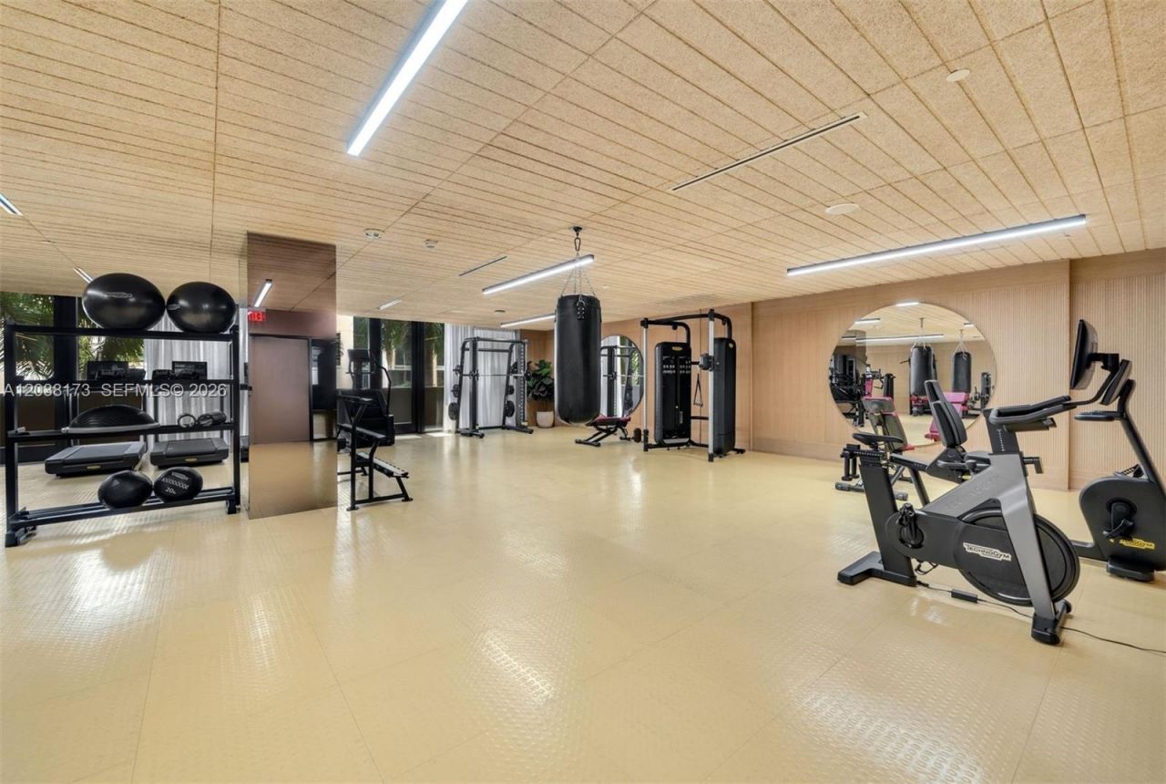 90 32 , Unit 503, Miami, FL 33131 Photo