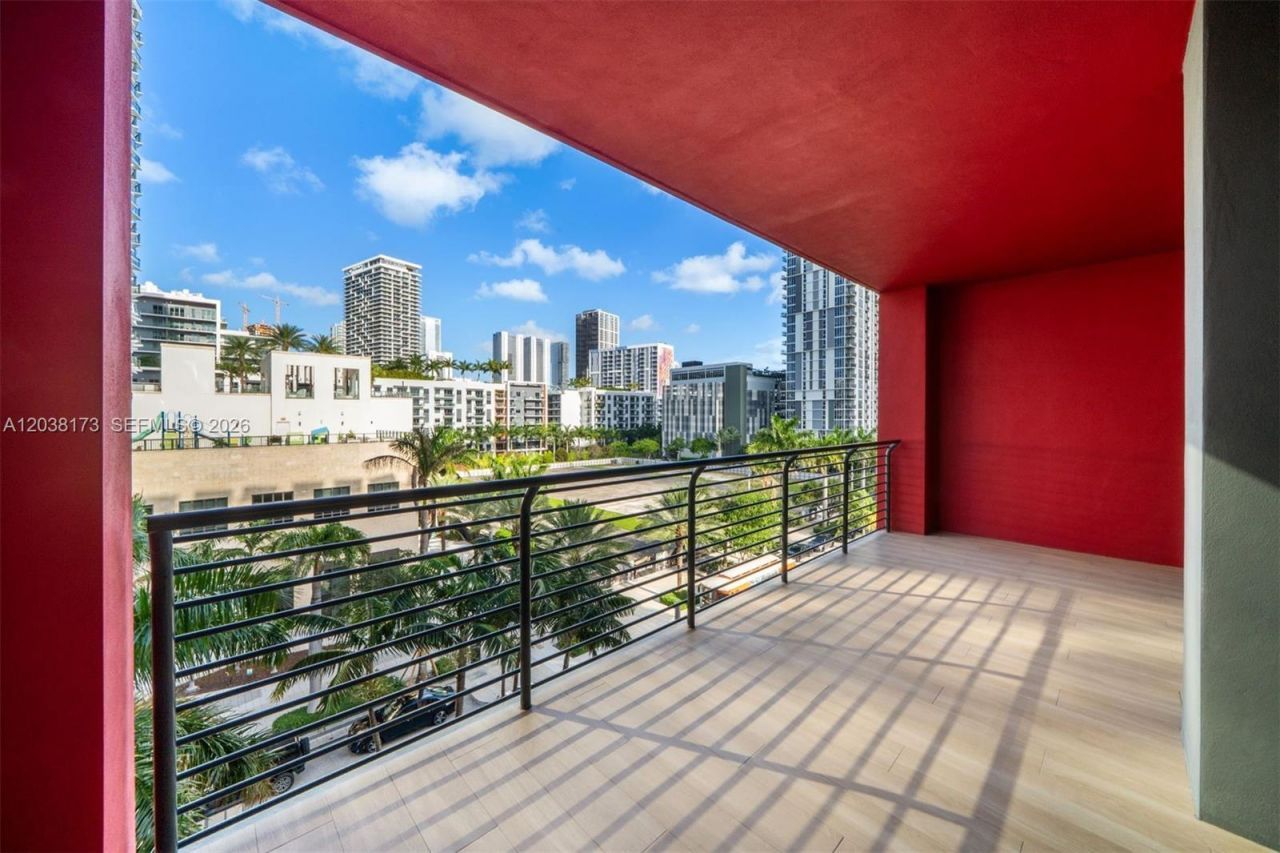 90 32 , Unit 503, Miami, FL 33131 Photo