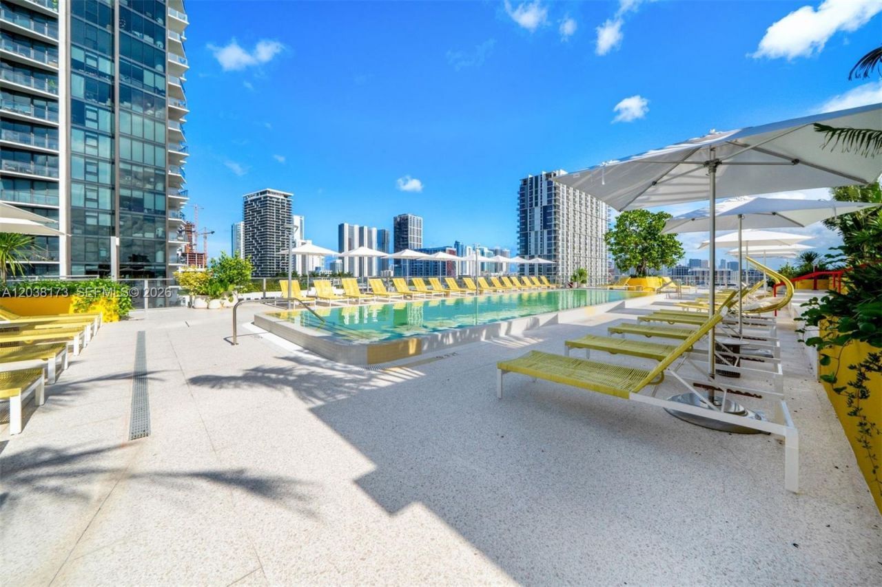 90 32 , Unit 503, Miami, FL 33131 Photo
