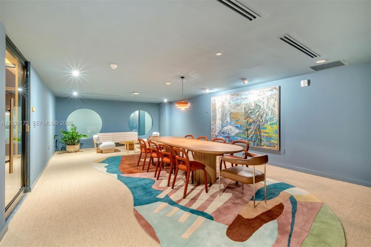 90 32 , Unit 503, Miami, FL 33131 Photo