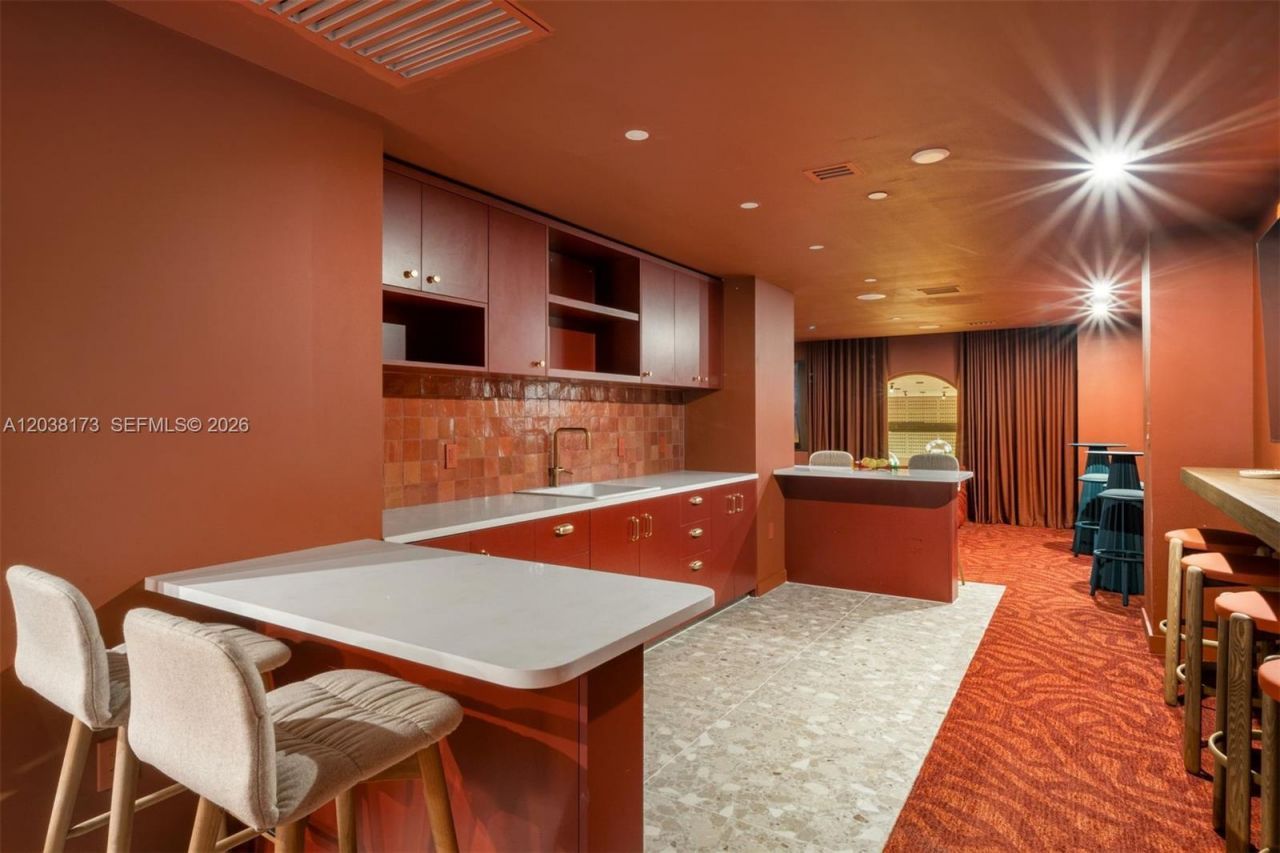 90 32 , Unit 503, Miami, FL 33131 Photo