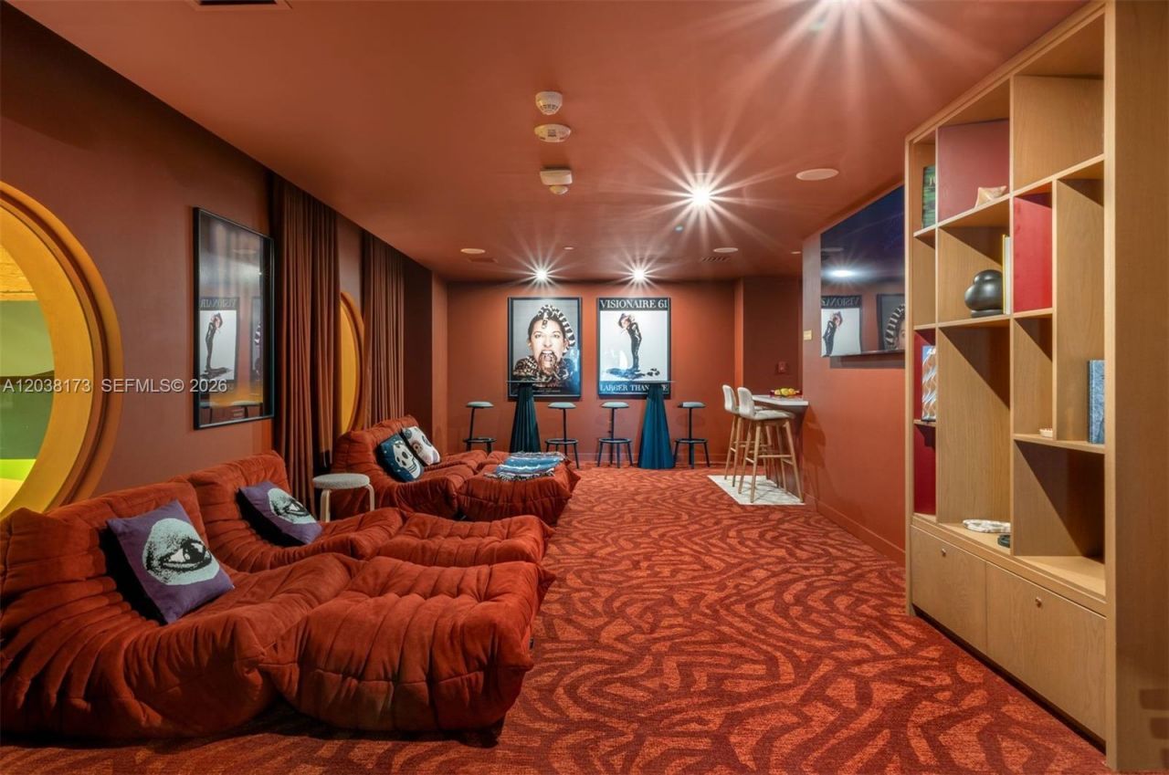 90 32 , Unit 503, Miami, FL 33131 Photo