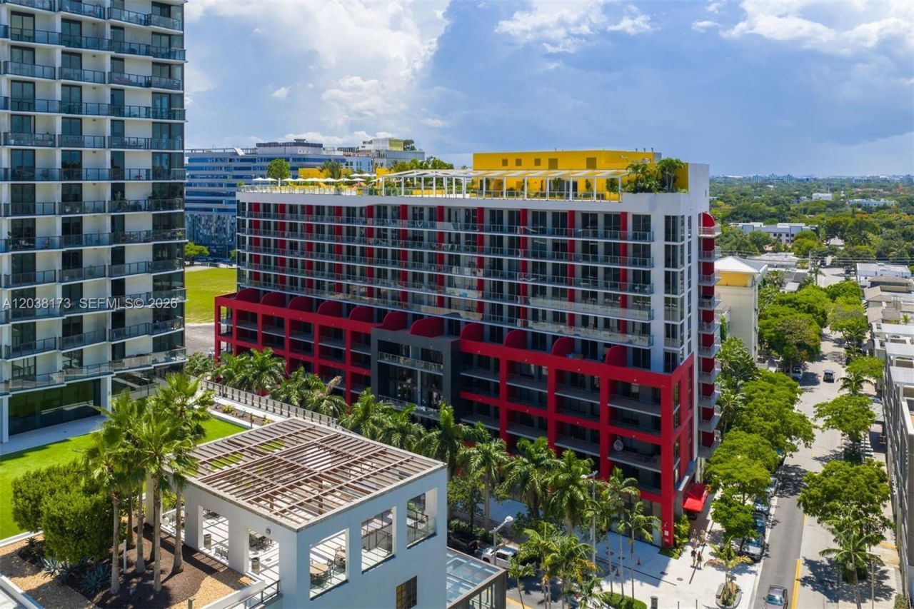 90 32 , Unit 503, Miami, FL 33131 Photo