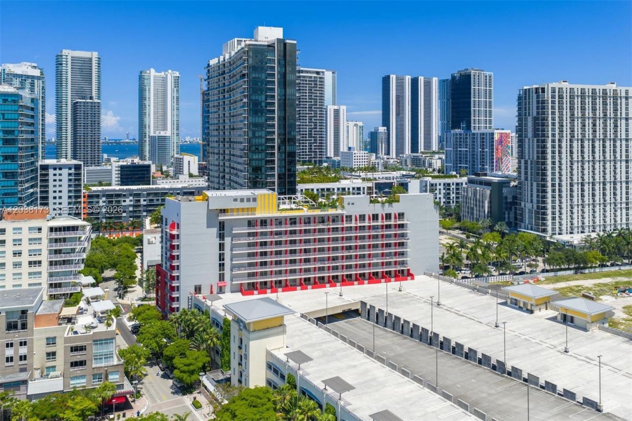 90 32 , Unit 503, Miami, FL 33131 Photo