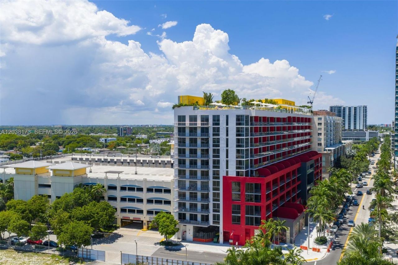 90 32 , Unit 503, Miami, FL 33131 Photo