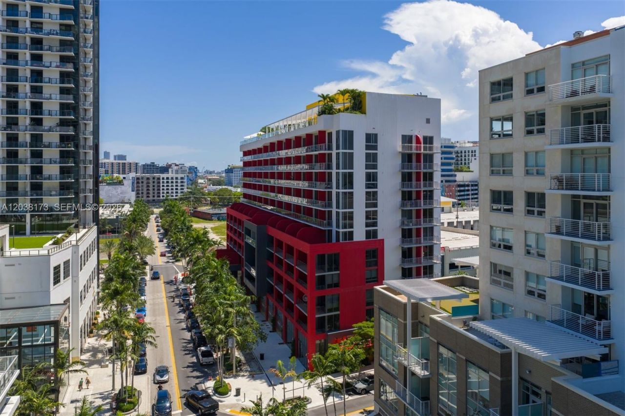 90 32 , Unit 503, Miami, FL 33131 Photo
