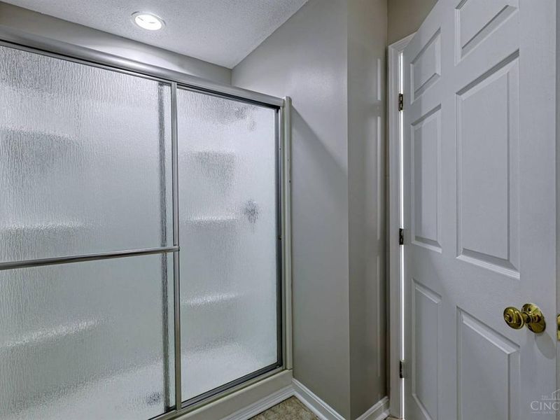 6975 Summit Lake Drive, Unit 11, Cincinnati, OH 45247 Photo 22