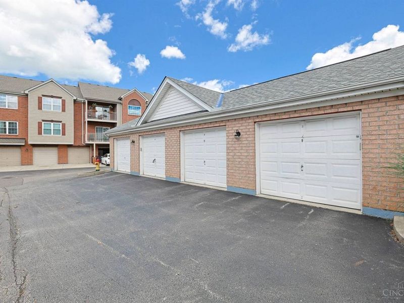 6975 Summit Lake Drive, Unit 11, Cincinnati, OH 45247 Photo 36
