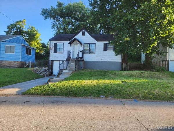 7164 Manette Drive, Flordell Hills, MO 63136