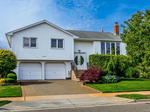 2969 Hampton Court , Wantagh, NY 11793