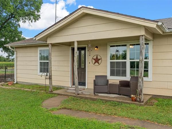 2851 Fm 339, Mount Calm, TX 76673