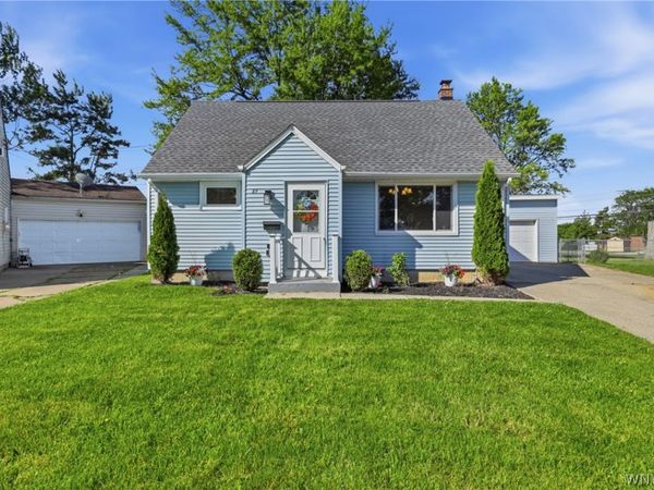 89 Harris Court , Cheektowaga, NY 14225