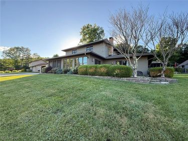 9201 N Shore Drive NE, Mineral City, OH 44656