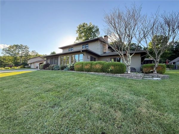 9201 N Shore Drive NE, Mineral City, OH 44656