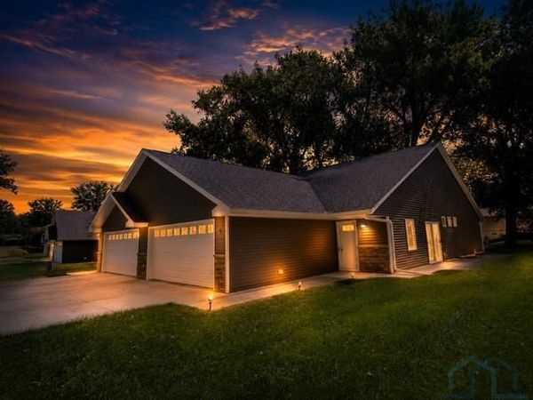 94 N Emerald Drive, Unit 9, Storm Lake, IA 50588