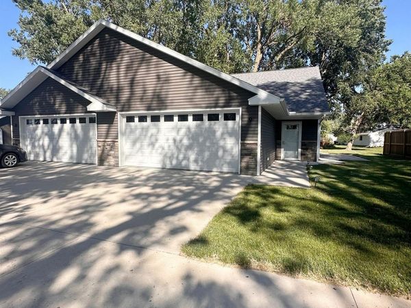 94 N Emerald Drive, Unit 9, Storm Lake, IA 50588