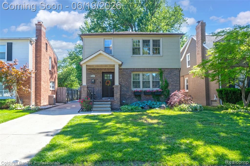 1625 Hampton Road, Grosse Pointe Woods, MI 48236 Main Photo