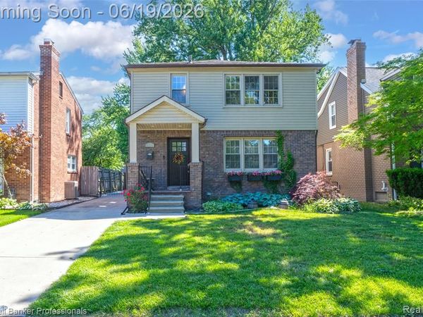 1625 Hampton Road, Grosse Pointe Woods, MI 48236