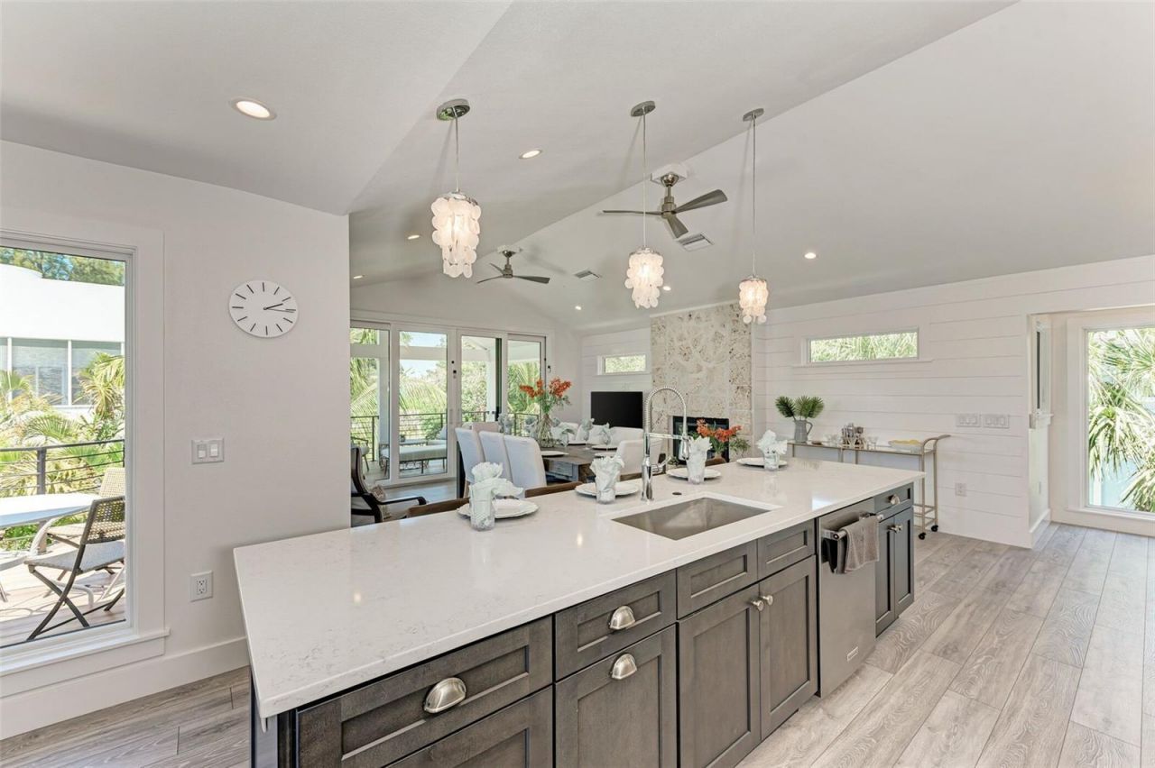 256 Gladiolus Street, Anna Maria, FL 34216 Photo