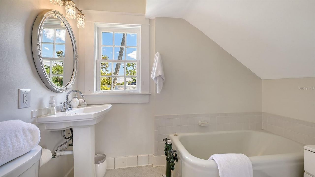 7715 Westmoreland Drive, Sarasota, FL 34243 Photo