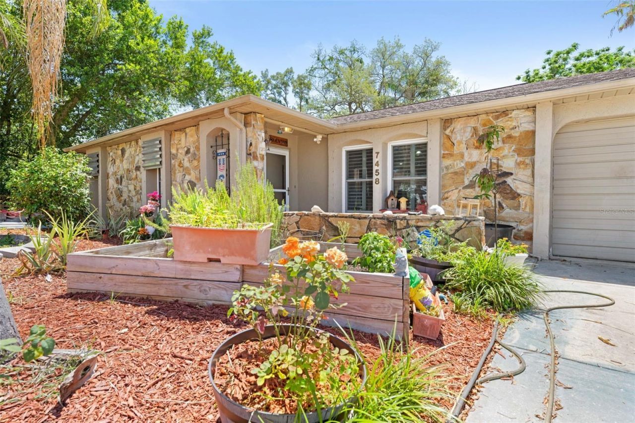 7458 Gates Circle, Spring Hill, FL 34606 Photo