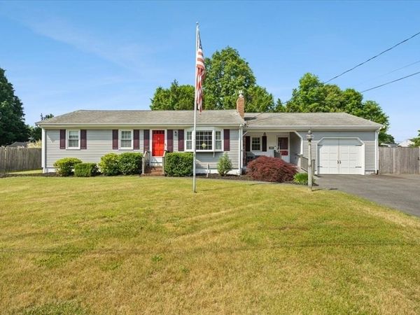 158 Duffy Dr, Taunton, MA 02780