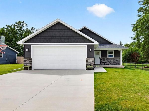 37 ASH GROVE PLACE, Kaukauna, WI 54130