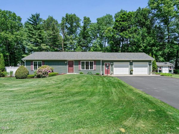 18 Mockingbird Lane, Queensbury, NY 12804