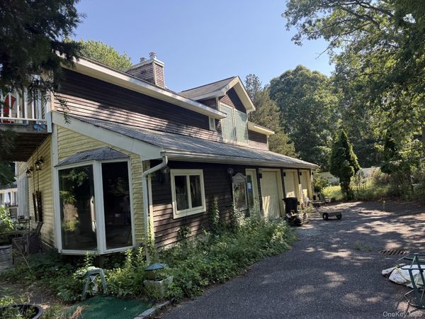 47 Old Neck Road S, Center Moriches, NY 11934