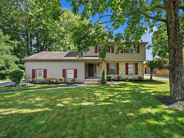1372 Doncaster Drive , Youngstown, OH 44511