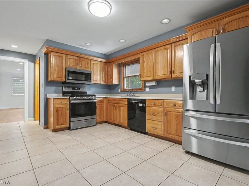 1372 Doncaster Drive, Youngstown, OH 44511 Photo 2