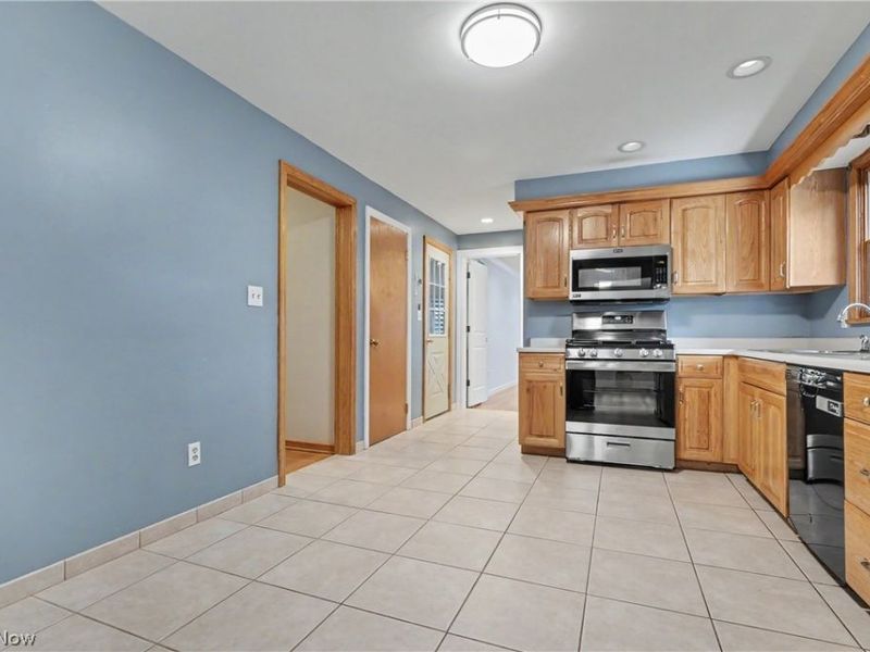 1372 Doncaster Drive, Youngstown, OH 44511 Photo 4
