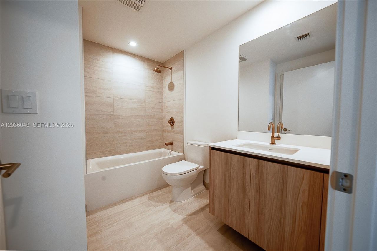 77 SE 5th St, Unit 1607, Miami, FL 33131 Photo