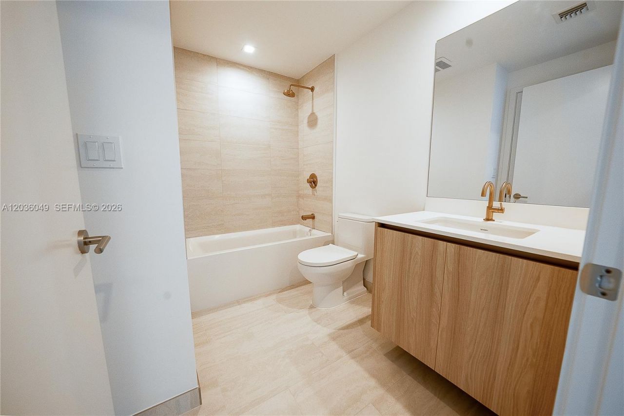 77 SE 5th St, Unit 1607, Miami, FL 33131 Photo