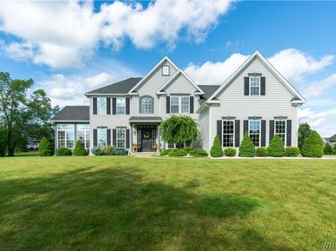 17 Graystone Lane, Orchard Park, NY 14127