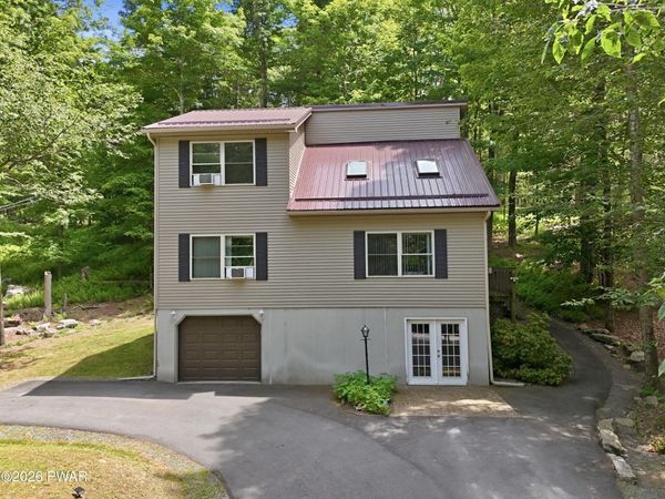 111 Grasshopper Lane, Greentown, PA 18426