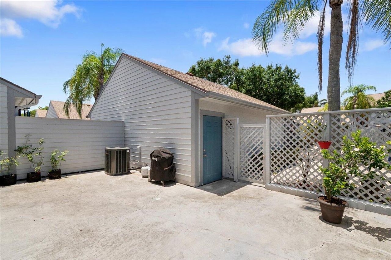 6111 SE Georgetown Place, Hobe Sound, FL 33455 Photo