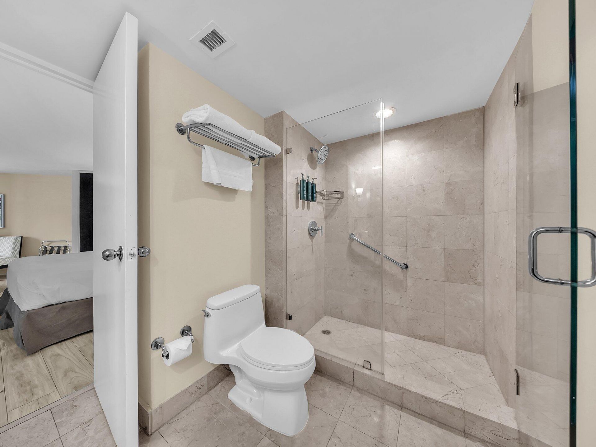 2670 E Sunrise Boulevard, Unit 323, Fort Lauderdale, FL 33304 Photo