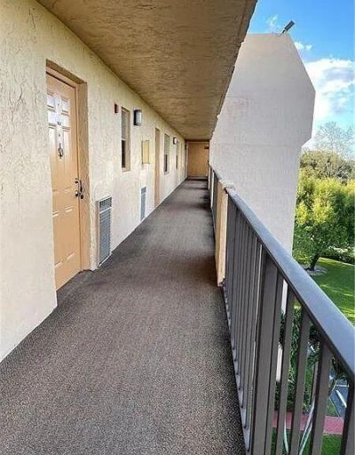 3001 W Rolling Hills, Unit 608, Davie, FL 33328 Photo