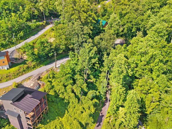 818 Davenport Road, Gatlinburg, TN 37738